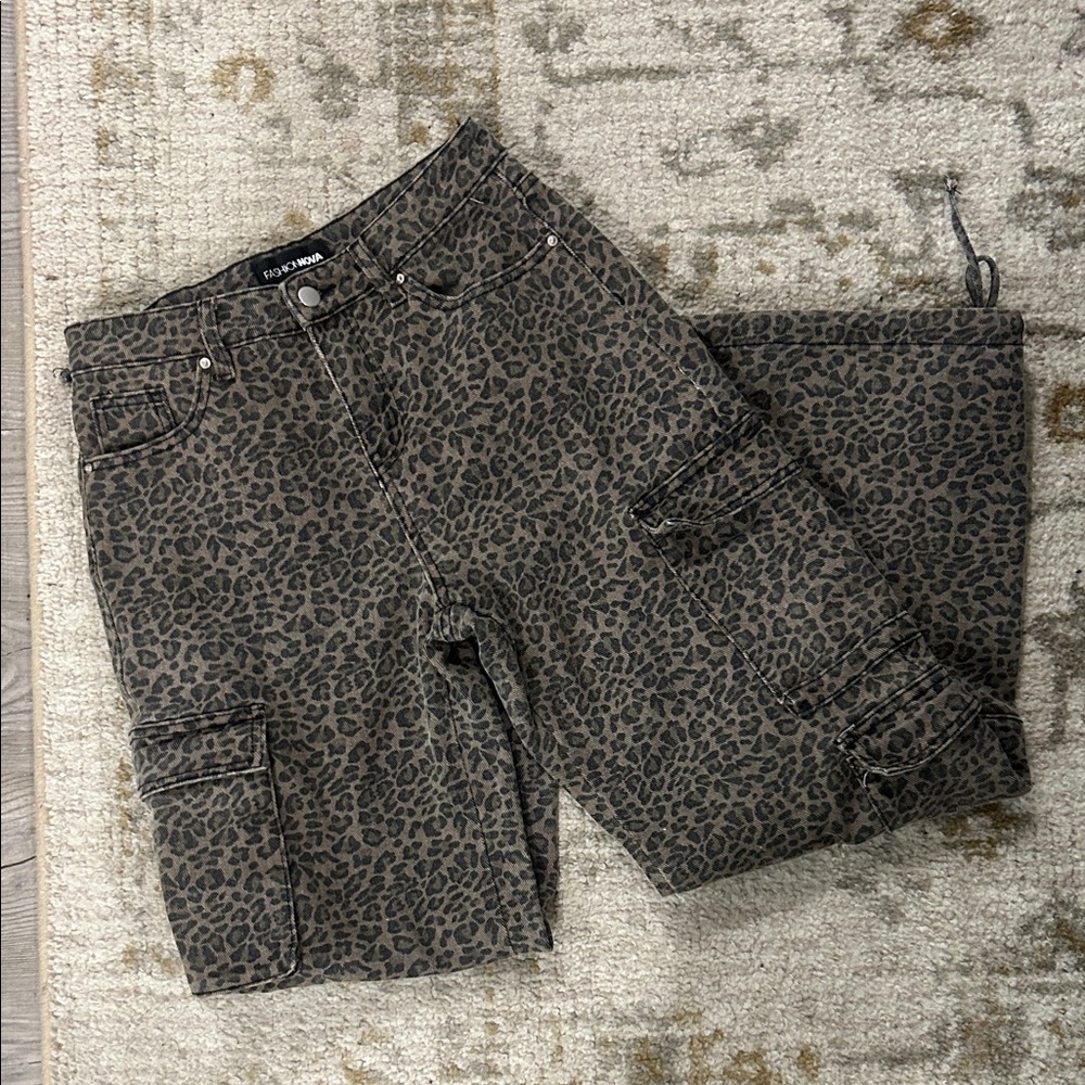 Fashion Nova Women's Olive Leopard Cargo Straight Leg Jeans - Picture 5 of 7